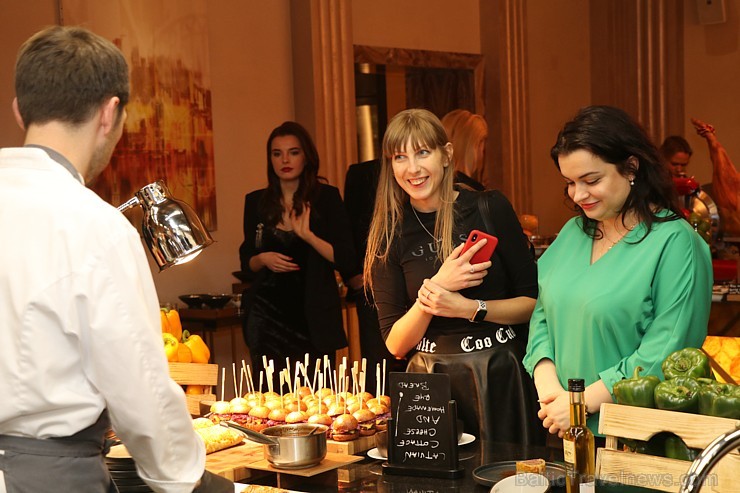 «Grand Hotel Kempinski Riga» restorāns «Amber» piedāvā noslēgt katru piektdienu ar vakara branču «Grand Hotel Kempinski Riga» restorāns «Amber» piedāvā noslēgt katru piektdienu ar vakara branču 247708