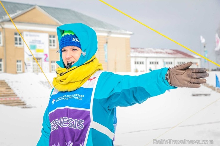 Latvijas Skolu ziemas Olimpiskais festivāls pulcēja 1262 skolēnus no 139 skolām. Latvijas skolu jauniešu cīnījās par godalgām 14 sporta veidos un liel Latvijas Skolu ziemas Olimpiskais festivāls pulcēja 1262 skolēnus no 139 skolām. Latvijas skolu jauniešu cīnījās par godalgām 14 sporta veidos un liel 247886