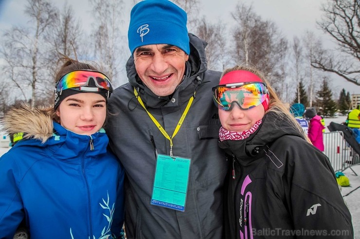 Latvijas Skolu ziemas Olimpiskais festivāls pulcēja 1262 skolēnus no 139 skolām. Latvijas skolu jauniešu cīnījās par godalgām 14 sporta veidos un liel Latvijas Skolu ziemas Olimpiskais festivāls pulcēja 1262 skolēnus no 139 skolām. Latvijas skolu jauniešu cīnījās par godalgām 14 sporta veidos un liel 247889