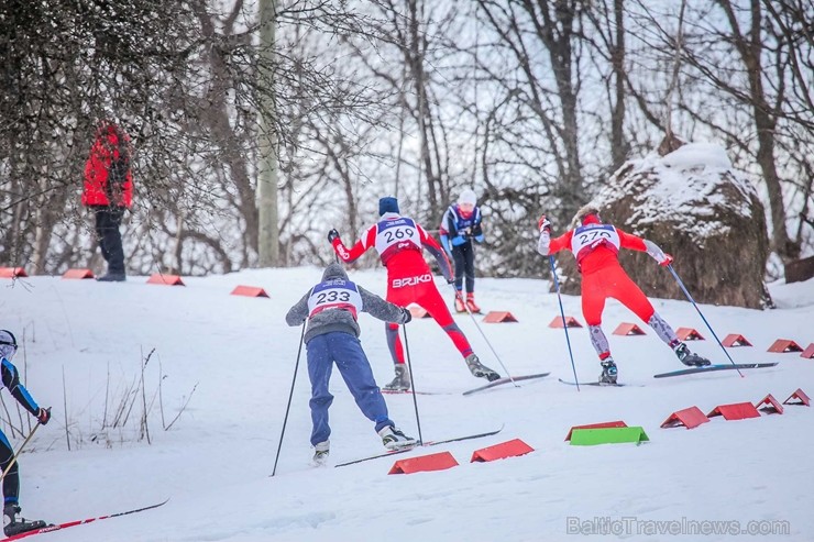 Latvijas Skolu ziemas Olimpiskais festivāls pulcēja 1262 skolēnus no 139 skolām. Latvijas skolu jauniešu cīnījās par godalgām 14 sporta veidos un liel Latvijas Skolu ziemas Olimpiskais festivāls pulcēja 1262 skolēnus no 139 skolām. Latvijas skolu jauniešu cīnījās par godalgām 14 sporta veidos un liel 247901