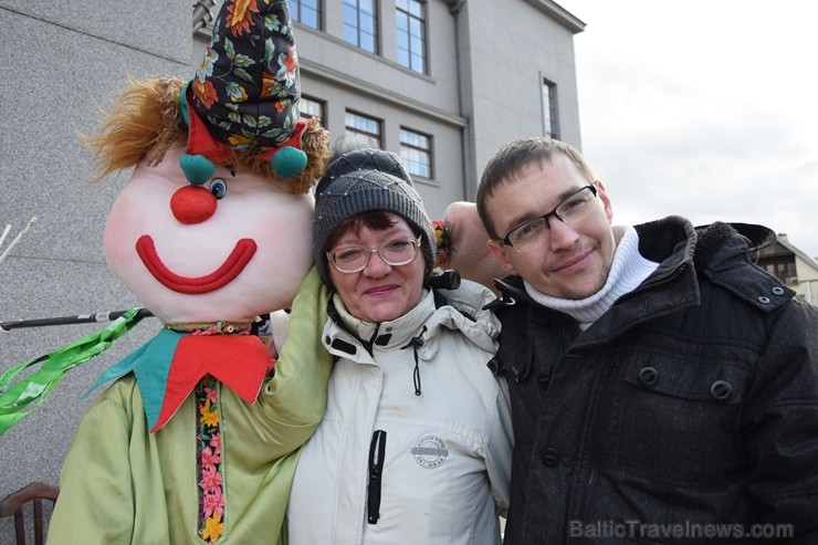 Ik gadu Daugavpilī, ievērojot senas slāvu tradīcijas, plaši un krāšņi tiek atzīmēta Masļeņica jeb ziemas pavadīšanas un pavasara sagaidīšanas svētki Ik gadu Daugavpilī, ievērojot senas slāvu tradīcijas, plaši un krāšņi tiek atzīmēta Masļeņica jeb ziemas pavadīšanas un pavasara sagaidīšanas svētki 248460