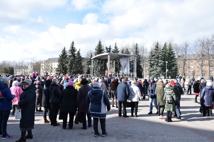 Ik gadu Daugavpilī, ievērojot senas slāvu tradīcijas, plaši un krāšņi tiek atzīmēta Masļeņica jeb ziemas pavadīšanas un pavasara sagaidīšanas svētki Ik gadu Daugavpilī, ievērojot senas slāvu tradīcijas, plaši un krāšņi tiek atzīmēta Masļeņica jeb ziemas pavadīšanas un pavasara sagaidīšanas svētki 248465