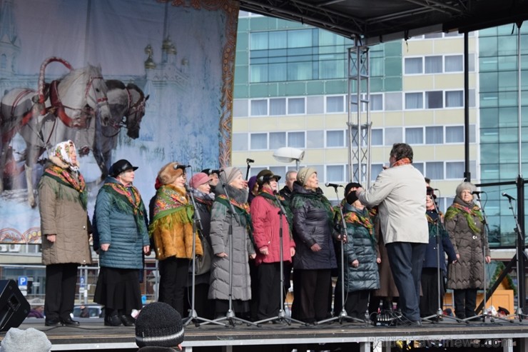 Ik gadu Daugavpilī, ievērojot senas slāvu tradīcijas, plaši un krāšņi tiek atzīmēta Masļeņica jeb ziemas pavadīšanas un pavasara sagaidīšanas svētki Ik gadu Daugavpilī, ievērojot senas slāvu tradīcijas, plaši un krāšņi tiek atzīmēta Masļeņica jeb ziemas pavadīšanas un pavasara sagaidīšanas svētki 248468