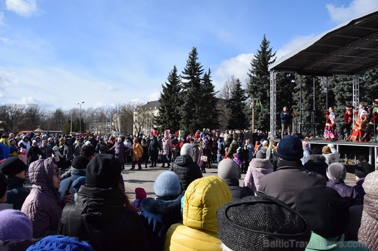 Ik gadu Daugavpilī, ievērojot senas slāvu tradīcijas, plaši un krāšņi tiek atzīmēta Masļeņica jeb ziemas pavadīšanas un pavasara sagaidīšanas svētki Ik gadu Daugavpilī, ievērojot senas slāvu tradīcijas, plaši un krāšņi tiek atzīmēta Masļeņica jeb ziemas pavadīšanas un pavasara sagaidīšanas svētki 248469