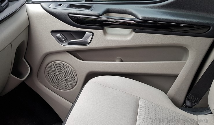 Travelnews.lv ar jauno «Ford Tourneo Custom» no «Sixt Latvija» dodas ceļojumā uz Berlīni 248497