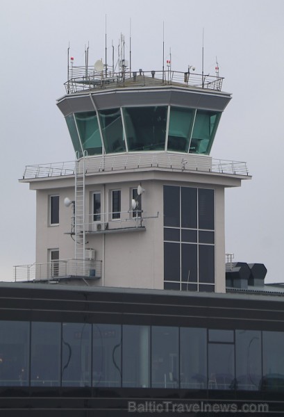 Travelnews.lv blakus skrejceļam vēro lidmašīnu kustību Starptautiskā lidostā «Rīga» 248948