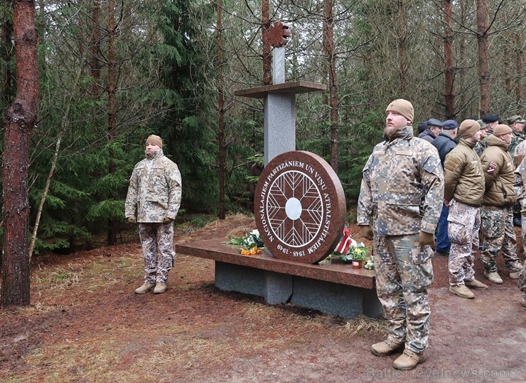 Pie Īles nacionālo partizānu bunkura notika piemiņas brīdis un kaujas rekonstrukcija 