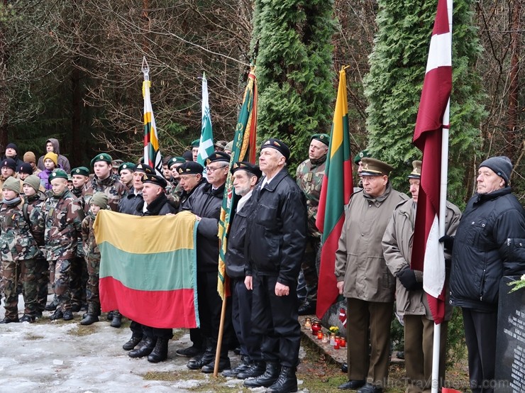 Pie Īles nacionālo partizānu bunkura notika piemiņas brīdis un kaujas rekonstrukcija Pie Īles nacionālo partizānu bunkura notika piemiņas brīdis un kaujas rekonstrukcija