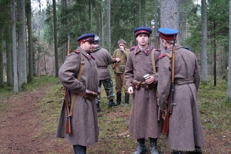 Pie Īles nacionālo partizānu bunkura notika piemiņas brīdis un kaujas rekonstrukcija 