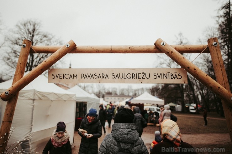 Pavasara saulgrieži tiek daudzināti laikā, kad dienas garums sāk pārspēt naktis, tādēļ Valmiermuižā tos jau svinēja ar dažādām izdarībām un andeli tir Pavasara saulgrieži tiek daudzināti laikā, kad dienas garums sāk pārspēt naktis, tādēļ Valmiermuižā tos jau svinēja ar dažādām izdarībām un andeli tir 249141