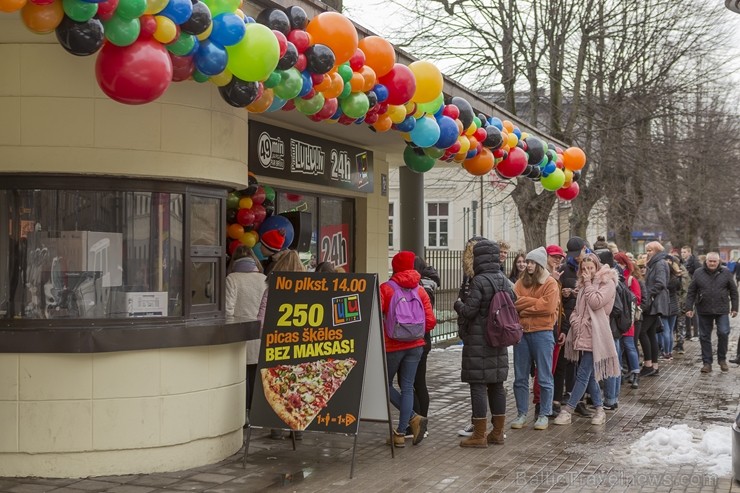 Uzsākot 25 gadu svinības, Uzsākot 25 gadu svinības,