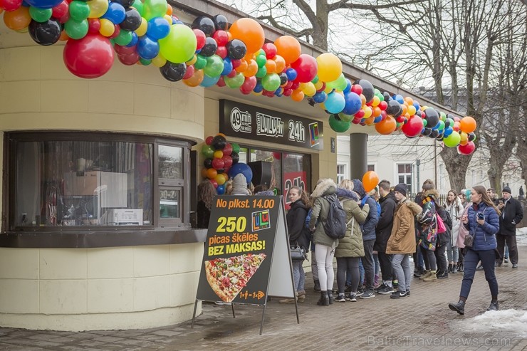 Uzsākot 25 gadu svinības, Uzsākot 25 gadu svinības,