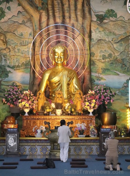 Travelnews.lv iepazīst vjetnamiesu budistu templi Linh-Phuoc-Pagode Dakotā. Atbalsta: 365 brīvdienas un Turkish Airlines Travelnews.lv iepazīst vjetnamiesu budistu templi Linh-Phuoc-Pagode Dakotā. Atbalsta: 365 brīvdienas un Turkish Airlines 249313