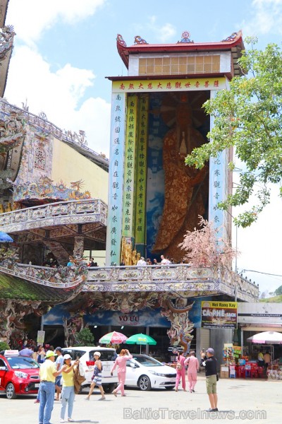 Travelnews.lv iepazīst vjetnamiesu budistu templi Linh-Phuoc-Pagode Dakotā. Atbalsta: 365 brīvdienas un Turkish Airlines Travelnews.lv iepazīst vjetnamiesu budistu templi Linh-Phuoc-Pagode Dakotā. Atbalsta: 365 brīvdienas un Turkish Airlines 249316