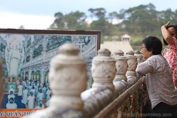 Travelnews.lv iepazīst vjetnamiesu budistu templi Linh-Phuoc-Pagode Dakotā. Atbalsta: 365 brīvdienas un Turkish Airlines Travelnews.lv iepazīst vjetnamiesu budistu templi Linh-Phuoc-Pagode Dakotā. Atbalsta: 365 brīvdienas un Turkish Airlines 249329