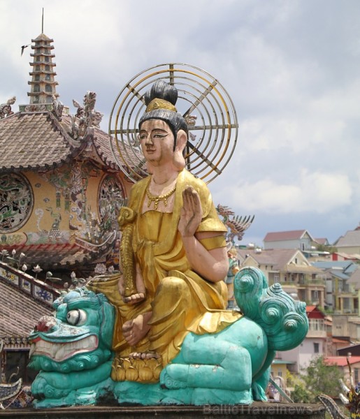 Travelnews.lv iepazīst vjetnamiesu budistu templi Linh-Phuoc-Pagode Dakotā. Atbalsta: 365 brīvdienas un Turkish Airlines Travelnews.lv iepazīst vjetnamiesu budistu templi Linh-Phuoc-Pagode Dakotā. Atbalsta: 365 brīvdienas un Turkish Airlines 249330