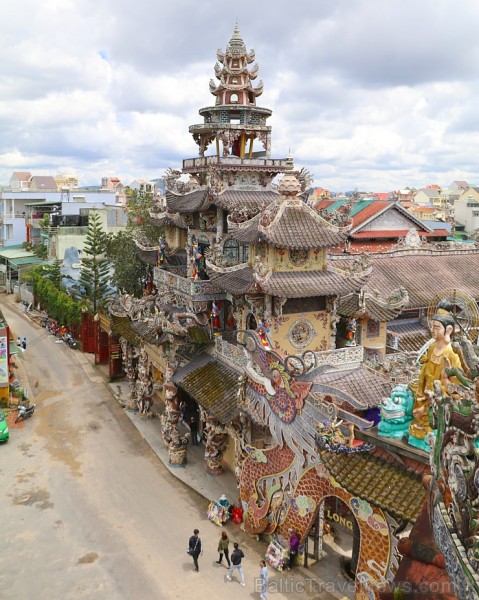 Travelnews.lv iepazīst vjetnamiesu budistu templi Linh-Phuoc-Pagode Dakotā. Atbalsta: 365 brīvdienas un Turkish Airlines Travelnews.lv iepazīst vjetnamiesu budistu templi Linh-Phuoc-Pagode Dakotā. Atbalsta: 365 brīvdienas un Turkish Airlines 249334