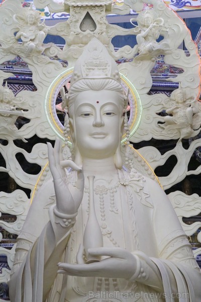 Travelnews.lv iepazīst vjetnamiesu budistu templi Linh-Phuoc-Pagode Dakotā. Atbalsta: 365 brīvdienas un Turkish Airlines Travelnews.lv iepazīst vjetnamiesu budistu templi Linh-Phuoc-Pagode Dakotā. Atbalsta: 365 brīvdienas un Turkish Airlines 249343