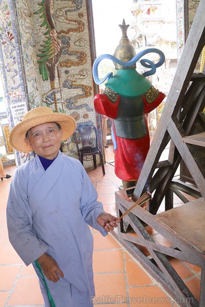 Travelnews.lv iepazīst vjetnamiesu budistu templi Linh-Phuoc-Pagode Dakotā. Atbalsta: 365 brīvdienas un Turkish Airlines Travelnews.lv iepazīst vjetnamiesu budistu templi Linh-Phuoc-Pagode Dakotā. Atbalsta: 365 brīvdienas un Turkish Airlines 249351