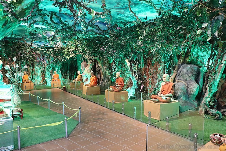Travelnews.lv iepazīst vjetnamiesu budistu templi Linh-Phuoc-Pagode Dakotā. Atbalsta: 365 brīvdienas un Turkish Airlines Travelnews.lv iepazīst vjetnamiesu budistu templi Linh-Phuoc-Pagode Dakotā. Atbalsta: 365 brīvdienas un Turkish Airlines 249379