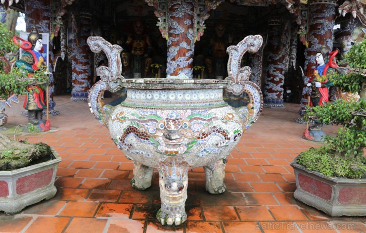 Travelnews.lv iepazīst vjetnamiesu budistu templi Linh-Phuoc-Pagode Dakotā. Atbalsta: 365 brīvdienas un Turkish Airlines Travelnews.lv iepazīst vjetnamiesu budistu templi Linh-Phuoc-Pagode Dakotā. Atbalsta: 365 brīvdienas un Turkish Airlines 249388