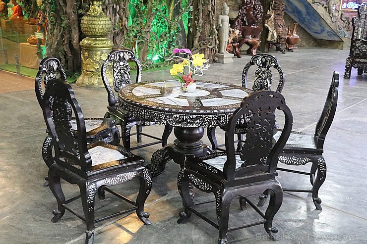Travelnews.lv iepazīst vjetnamiesu budistu templi Linh-Phuoc-Pagode Dakotā. Atbalsta: 365 brīvdienas un Turkish Airlines Travelnews.lv iepazīst vjetnamiesu budistu templi Linh-Phuoc-Pagode Dakotā. Atbalsta: 365 brīvdienas un Turkish Airlines 249395