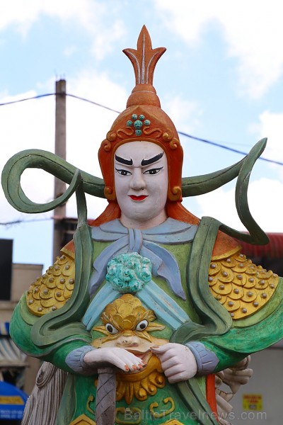Travelnews.lv iepazīst vjetnamiesu budistu templi Linh-Phuoc-Pagode Dakotā. Atbalsta: 365 brīvdienas un Turkish Airlines Travelnews.lv iepazīst vjetnamiesu budistu templi Linh-Phuoc-Pagode Dakotā. Atbalsta: 365 brīvdienas un Turkish Airlines 249399