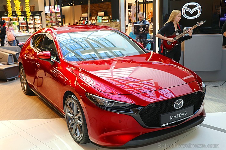Rīgas lielveikalā tiek prezentēta jaunā «Mazga 3» automašīīna 249530