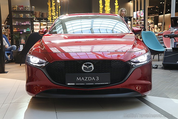 Rīgas lielveikalā tiek prezentēta jaunā «Mazga 3» automašīīna 249535