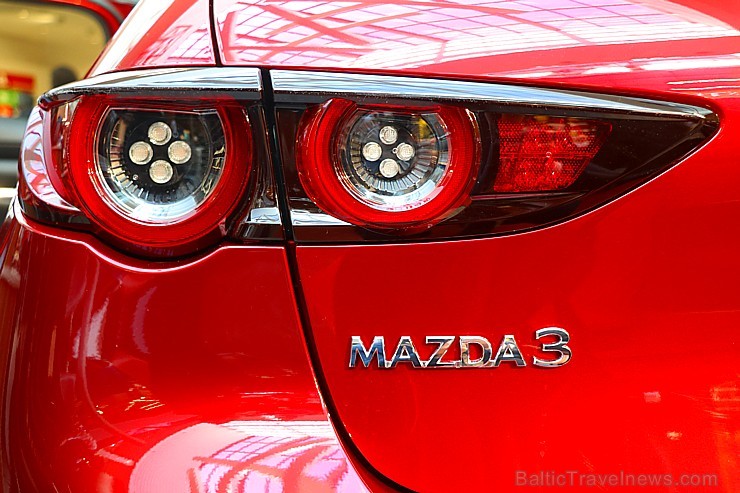 Rīgas lielveikalā tiek prezentēta jaunā «Mazga 3» automašīīna 249557