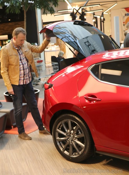 Rīgas lielveikalā tiek prezentēta jaunā «Mazga 3» automašīīna 249562