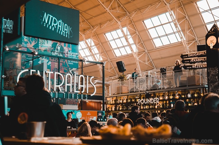 Resto-Rātors restorānu grupas vadītājs Viktors Ravdive Centrālā Gastro Tirgus kioskā 