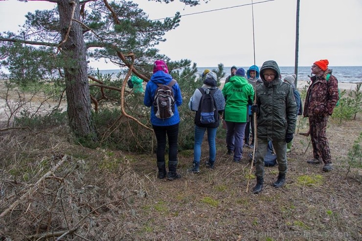 Pārgājiena dalībnieki baudīja pavasari, kā arī dabas izglītības speciālista vadībā uzzināja daudz ko jaunu par dabu un apkārtnes kultūrvēsturi Svētcie Pārgājiena dalībnieki baudīja pavasari, kā arī dabas izglītības speciālista vadībā uzzināja daudz ko jaunu par dabu un apkārtnes kultūrvēsturi Svētcie 249698