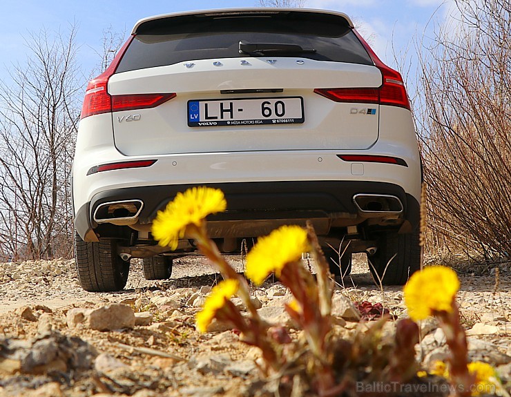 Travelnews.lv ar jauno «Volvo V60 Country D4 AWD Momentum» apceļo Vidzemi un Latgali 250175