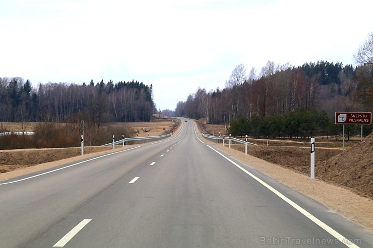 Travelnews.lv ar jauno «Volvo V60 Country D4 AWD Momentum» apceļo Vidzemi un Latgali 250203