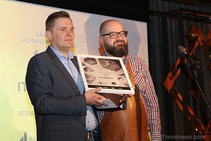 Travelnews.lv piedāvā dažus fotomirkļus no apbalvošanas ceremonijas «30 labākie Latvijas restorāni 2019» Travelnews.lv piedāvā dažus fotomirkļus no apbalvošanas ceremonijas «30 labākie Latvijas restorāni 2019» 250573
