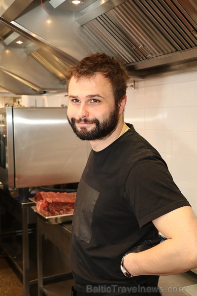 Skatītāju priekšā «Centrālais Gastro Tirgus» tiek sadalīts 208kg smags un 6.000 eiro vērts tuncis Skatītāju priekšā «Centrālais Gastro Tirgus» tiek sadalīts 208kg smags un 6.000 eiro vērts tuncis 250631