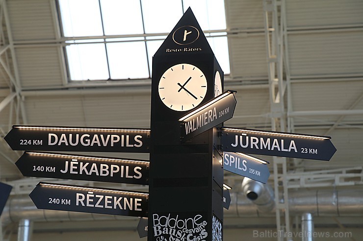 Skatītāju priekšā «Centrālais Gastro Tirgus» tiek sadalīts 208kg smags un 6.000 eiro vērts tuncis Skatītāju priekšā «Centrālais Gastro Tirgus» tiek sadalīts 208kg smags un 6.000 eiro vērts tuncis 250640
