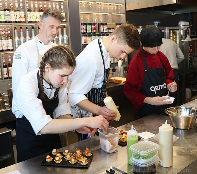 Travelnews.lv 5.04.2019 apmeklē igauņu šefpavāra Vladislava Djačuka garšīgo prezentāciju, ko organizē par godu «Bocuse d Or» Eiropas pusfinālam Tallin Travelnews.lv 5.04.2019 apmeklē igauņu šefpavāra Vladislava Djačuka garšīgo prezentāciju, ko organizē par godu «Bocuse d Or» Eiropas pusfinālam Tallin 250796