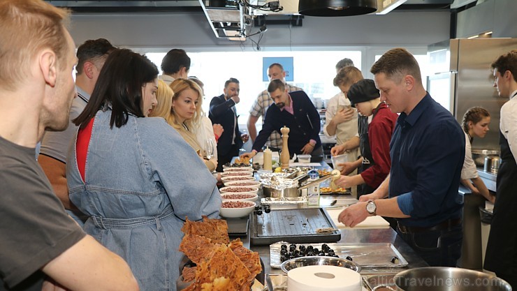 Travelnews.lv 5.04.2019 apmeklē igauņu šefpavāra Vladislava Djačuka garšīgo prezentāciju, ko organizē par godu «Bocuse d Or» Eiropas pusfinālam Tallin Travelnews.lv 5.04.2019 apmeklē igauņu šefpavāra Vladislava Djačuka garšīgo prezentāciju, ko organizē par godu «Bocuse d Or» Eiropas pusfinālam Tallin 250798