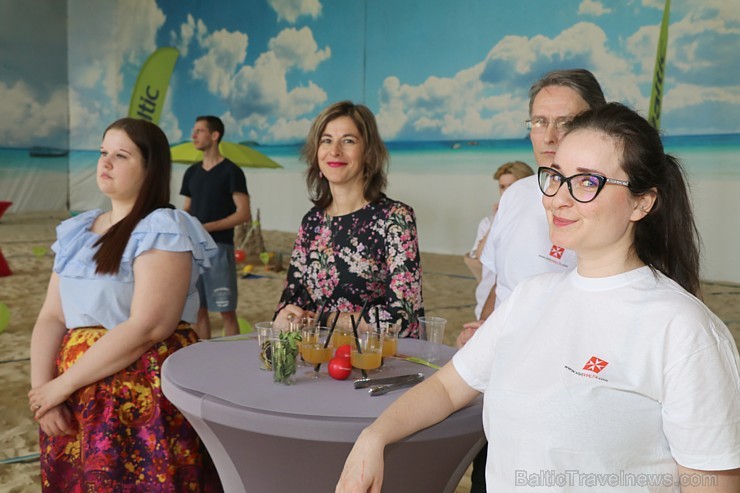Nacionālā lidsabiedrība «airBaltic» izklaidē ceļojumu aģentus pludmales smiltīs, prezentējot Maltu Nacionālā lidsabiedrība «airBaltic» izklaidē ceļojumu aģentus pludmales smiltīs, prezentējot Maltu 250910