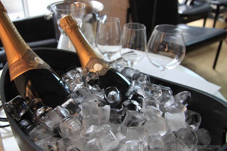 Vīna Studija degustācijas vakarā iepazīstina ar «Champagne Castelnau» šampaniešiem līdzās ar Evas Šubertas stāstu par šiem izcilajiem dzērieniem Vīna Studija degustācijas vakarā iepazīstina ar «Champagne Castelnau» šampaniešiem līdzās ar Evas Šubertas stāstu par šiem izcilajiem dzērieniem 250999