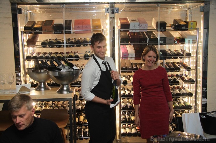 Vīna Studija degustācijas vakarā iepazīstina ar «Champagne Castelnau» šampaniešiem līdzās ar Evas Šubertas stāstu par šiem izcilajiem dzērieniem Vīna Studija degustācijas vakarā iepazīstina ar «Champagne Castelnau» šampaniešiem līdzās ar Evas Šubertas stāstu par šiem izcilajiem dzērieniem 251001