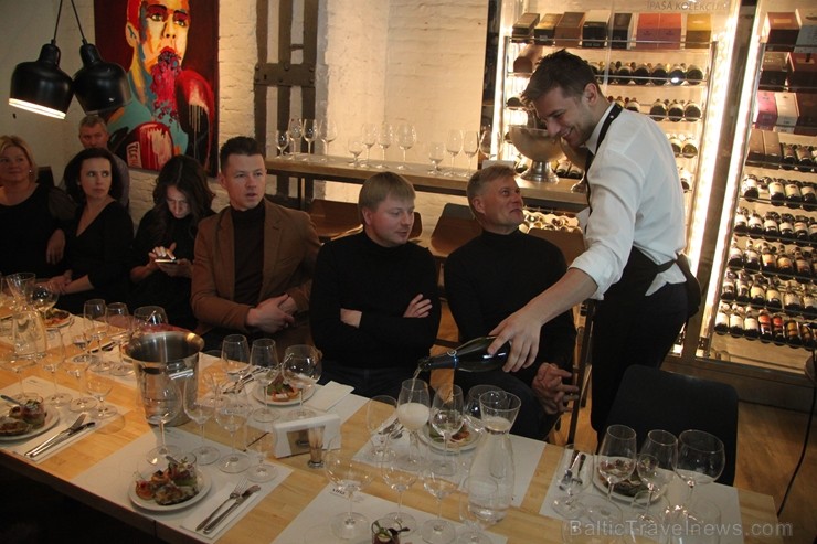 Vīna Studija degustācijas vakarā iepazīstina ar «Champagne Castelnau» šampaniešiem līdzās ar Evas Šubertas stāstu par šiem izcilajiem dzērieniem Vīna Studija degustācijas vakarā iepazīstina ar «Champagne Castelnau» šampaniešiem līdzās ar Evas Šubertas stāstu par šiem izcilajiem dzērieniem 251002