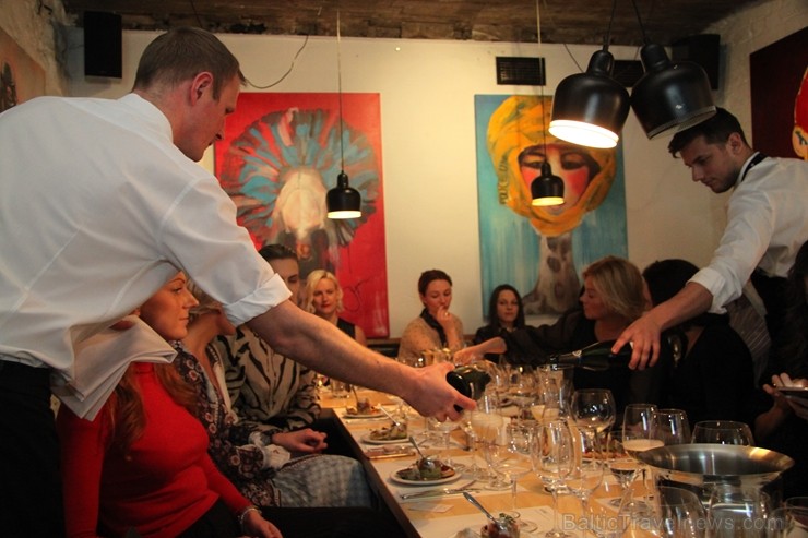 Vīna Studija degustācijas vakarā iepazīstina ar «Champagne Castelnau» šampaniešiem līdzās ar Evas Šubertas stāstu par šiem izcilajiem dzērieniem Vīna Studija degustācijas vakarā iepazīstina ar «Champagne Castelnau» šampaniešiem līdzās ar Evas Šubertas stāstu par šiem izcilajiem dzērieniem 251003