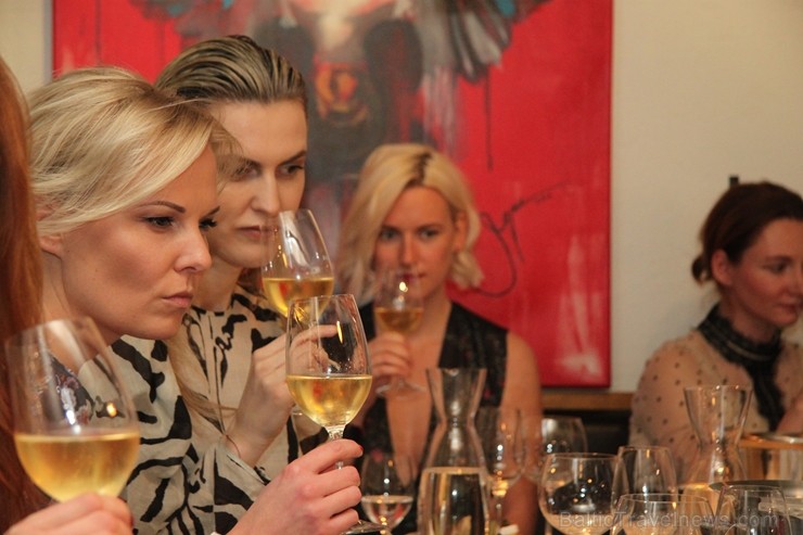 Vīna Studija degustācijas vakarā iepazīstina ar «Champagne Castelnau» šampaniešiem līdzās ar Evas Šubertas stāstu par šiem izcilajiem dzērieniem Vīna Studija degustācijas vakarā iepazīstina ar «Champagne Castelnau» šampaniešiem līdzās ar Evas Šubertas stāstu par šiem izcilajiem dzērieniem 251004