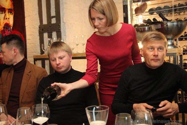 Vīna Studija degustācijas vakarā iepazīstina ar «Champagne Castelnau» šampaniešiem līdzās ar Evas Šubertas stāstu par šiem izcilajiem dzērieniem Vīna Studija degustācijas vakarā iepazīstina ar «Champagne Castelnau» šampaniešiem līdzās ar Evas Šubertas stāstu par šiem izcilajiem dzērieniem 251009