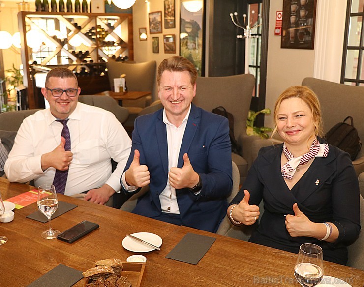 Rīgas Restorānu nedēļā Travelnews.lv apmeklē un izbauda restorāna «Kolonāde. Mūsu stāsti» piedāvājumu Rīgas Restorānu nedēļā Travelnews.lv apmeklē un izbauda restorāna «Kolonāde. Mūsu stāsti» piedāvājumu 252573