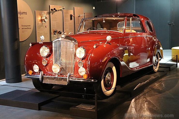 Rīgas Motormuzejs atzīmē 30 gadu jubileju ar 2 īpašiem vāģiem «F/N type 2400» un «Citroen DS 19» Rīgas Motormuzejs atzīmē 30 gadu jubileju ar 2 īpašiem vāģiem «F/N type 2400» un «Citroen DS 19» 252593