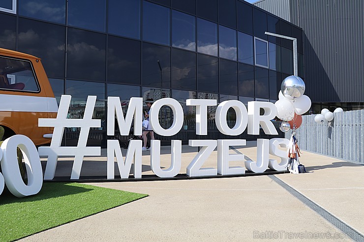 Rīgas Motormuzejs atzīmē 30 gadu jubileju ar 2 īpašiem vāģiem «F/N type 2400» un «Citroen DS 19» Rīgas Motormuzejs atzīmē 30 gadu jubileju ar 2 īpašiem vāģiem «F/N type 2400» un «Citroen DS 19» 252608